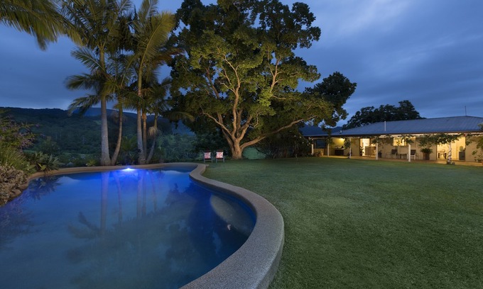 Upper Crystal Creek Bed & Breakfast | Hillcrest Mountain View Retreat