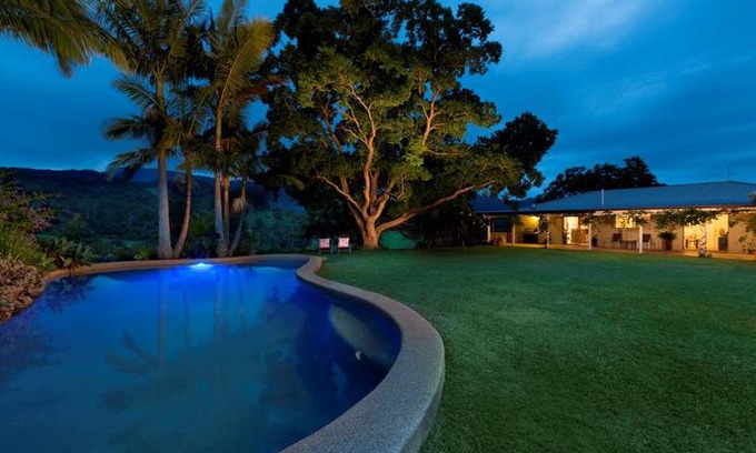 Upper Crystal Creek Bed & Breakfast | Hillcrest Mountain View Retreat