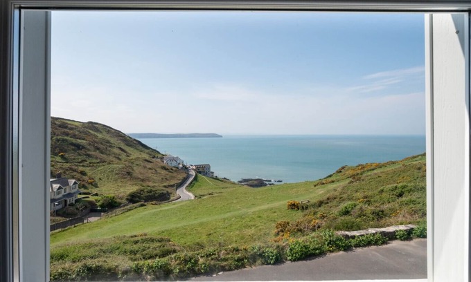 Mortehoe House | Hillcrest - Six Bedroom House, Sleeps 12