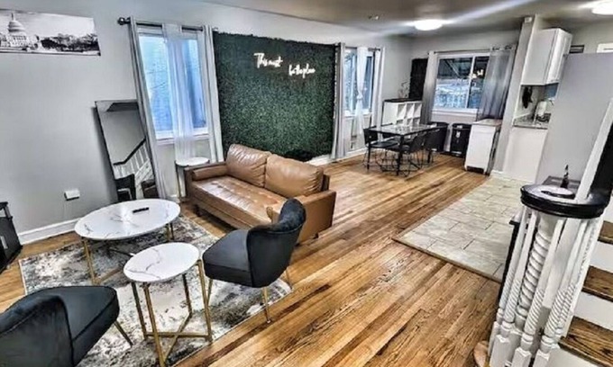 Southeast House | Hilltop Hangout in Washington DC King Bed