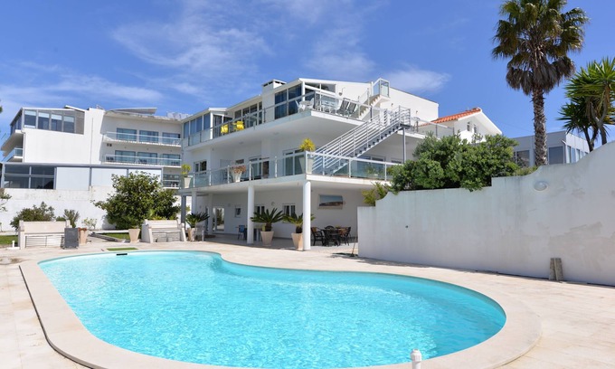 Nazare Apartment | Hilltop Oasis - 4 Bedroom apartment with pool
