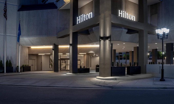 Crystal City Hotel | Hilton Arlington National Landing