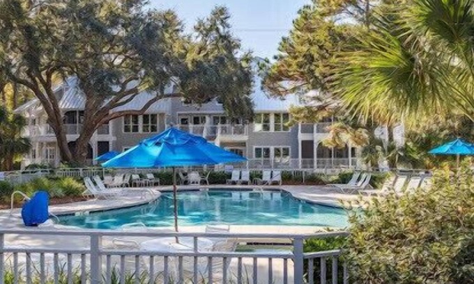Folly Field Condo | Hilton Head Villa with Championship Golf Saturday to Saturday Rental
