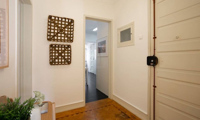 Sao Joao de Deus Apartment | Hip Tailor Made Flat in Areeiro