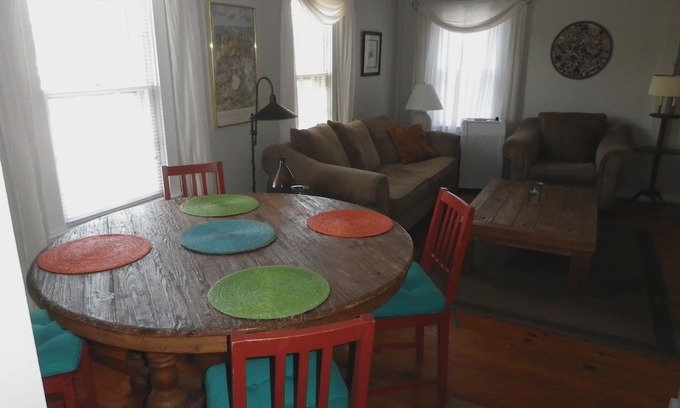 Block Island Apartment | Historic 2 Bedroom (Sleeps 6) Tastefully Decorated, ~AC~apartment