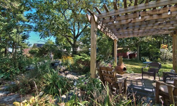 Bethany House | Historic 200-year-old home in the the Pocono Mtns