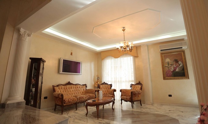 Historical Center House | historic center full house
