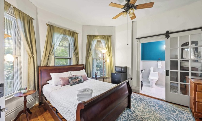 Clifton House | Historic Clifton Stay | Prime Loc Near Attractions