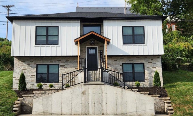 Hermann House | Historic Downtown Hermann Getaway-Walk to Wineries, Shops and Restaurants!