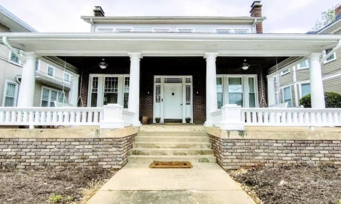 Danville House | Historic Farmhouse in Danville City Center