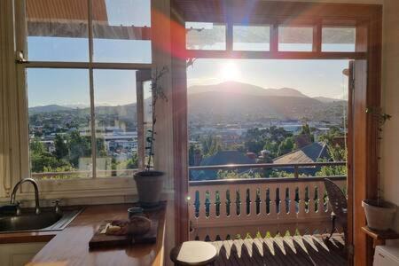 Glebe House | Historic Home close to CBD 3Brm with views