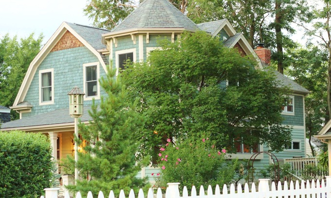 Glen Ellyn House | Historic home with easy access to Chicago