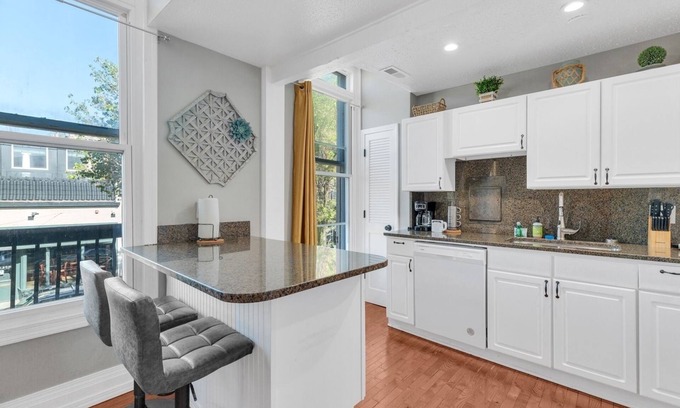 St. Charles Apartment | Historic Main Street Heritage Retreat