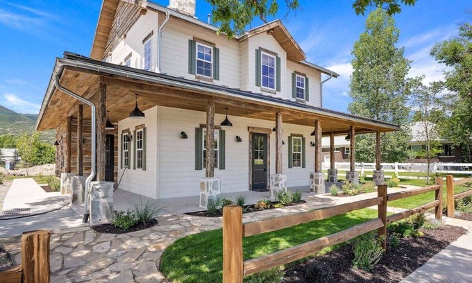 Midway House | Historic Midway Farmhouse