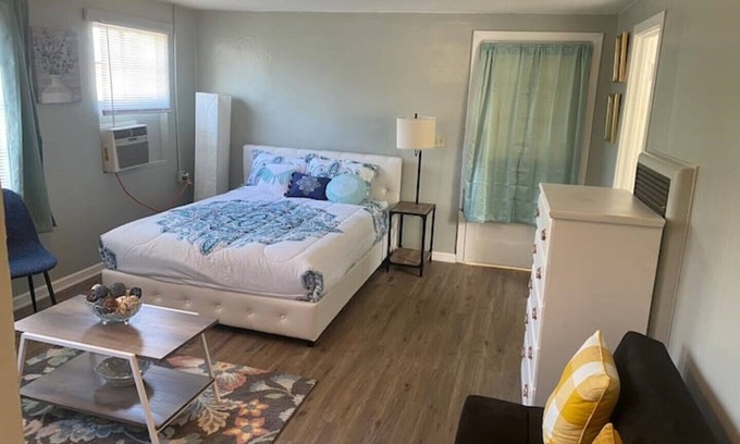 Valdosta Apartment | Historic Renovated Studio Apt w kitchen 2ndFl