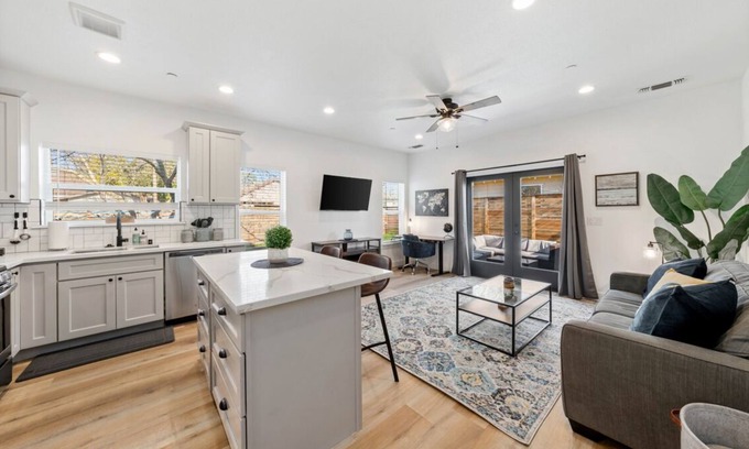 Roseville House | Historic Roseville Luxury 1:1 Home -Monthly Rental