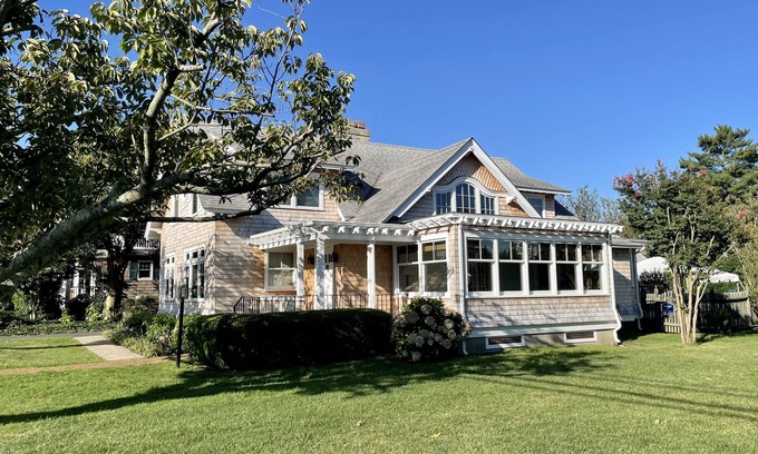 Avon House | Historic Sea Capt Home Overlooking Twilight Lake: Pool, Walk To Beach & Village