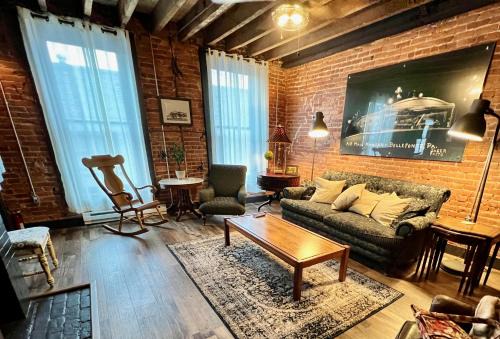 Bellefonte Apartment | Historic, Stylish Getaway 2 blocks from Waterfront