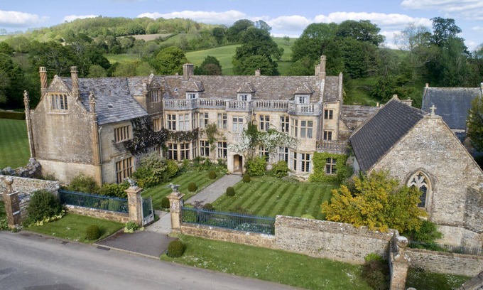 Beaminster House | Historic Tudor Manor in West Dorset