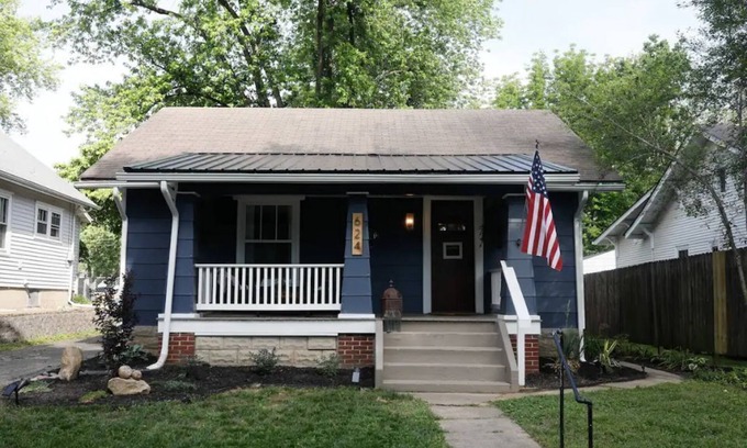 St. Charles House | Historic*Unique*Downtown*Quiet*Bright*Cheerful*Getaway