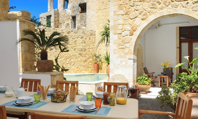 Maroulas Villa | Historic Venetian listed building of 540m2, IDEAL FOR FAMILY EVENT & RETREATS