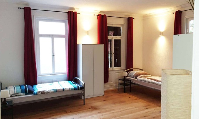 Metzingen Apartment | HÖ01 large apartment with dryer and washing machine