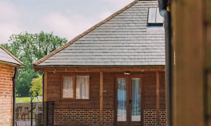 Selsted House | Hoad Farm Cottages, sleeps 12, Hoad Farm, Acrise