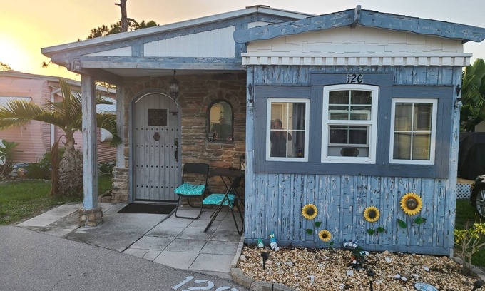 Jacarandas House | Hobbit Tiny House - Southwest Florida