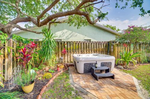 Hobe Sound Villa | Hobe Sound Villa with Screened Porch 4 Mi to Beach