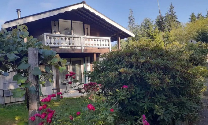 Forks Cabin | Hoh Chalet A cozy cabin on the Olympic Peninsula