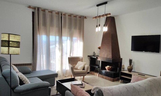 Sant Joan de Les Abadesses Apartment | Holiday Apartment "Can Quelet" with Mountain View, 2 Balconies & Wi-Fi