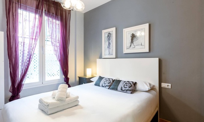 Nervion Apartment | Holi-Rent Goya 1 bedroom apartment in Nervión.