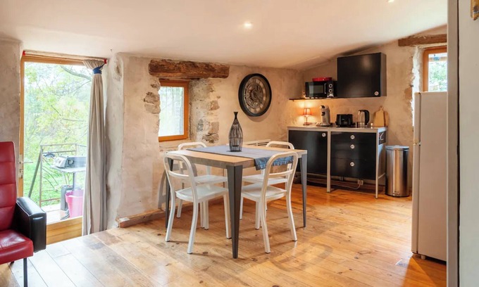 Saint-Martin-le-Superieur House | Holiday Home 'L'Atelier' with Shared Pool, Private Garden and Wi-Fi