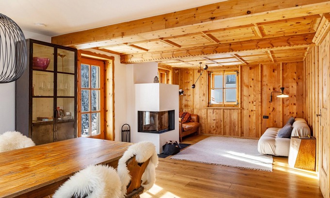 Sankt Anton am Arlberg Apartment | Holiday Apartment 'Chalet Flocke - Sternschnuppe' with Mountain View, Balcony and Wi-Fi