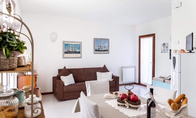 Manerba del Garda Apartment | Holiday apartment Manerba del Garda for 1 - 4 persons with 1 bedroom - Row house