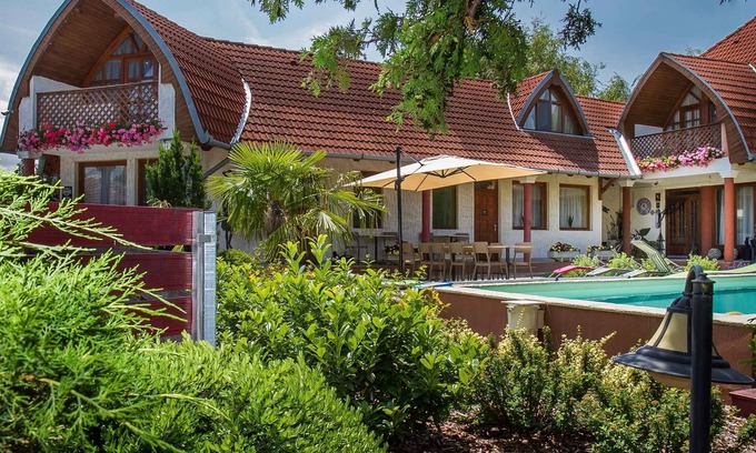 Balatonkeresztur Apartment | Holiday apartment with pool and internet access