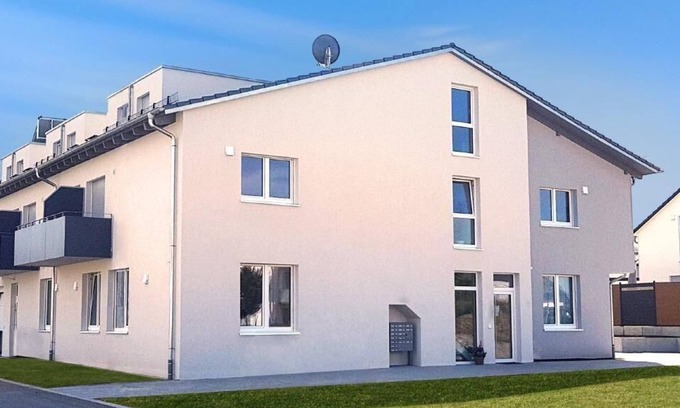 Neckarwestheim Apartment | Holiday Apartment in Neckarwestheim with Private Parking