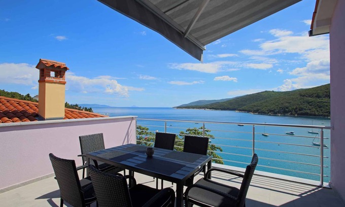 Rabac Apartment | Holiday apartment 100m from the beach with sea views