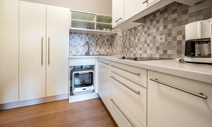 Valle Aurina Apartment | Holiday Apartment 'Alpen Living' with Mountain View, Shared Garden & Wi-Fi