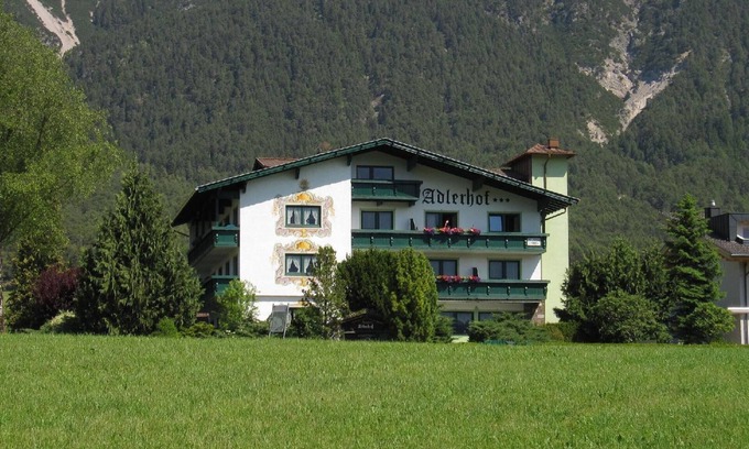 Wildermieming Apartment | Holiday Apartment in Wildermieming with Private Parking and Mountain View