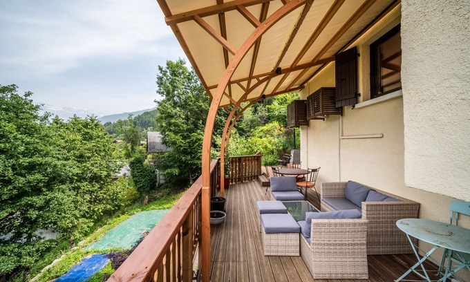 Morillon Apartment | Holiday Apartment "Chalet La Bartavelle - Morillon" near Slopes with Private Terrace & Wi-Fi