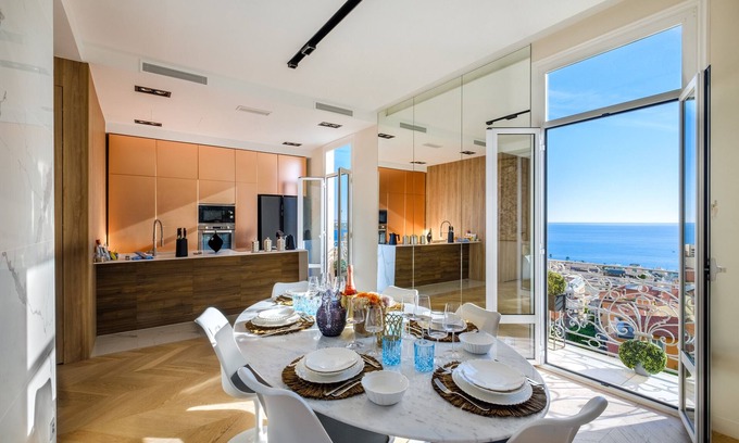 Beausoleil Apartment | Holiday Apartment 'De luxe Bluesky' with Terrace, Balcony & Wi-Fi