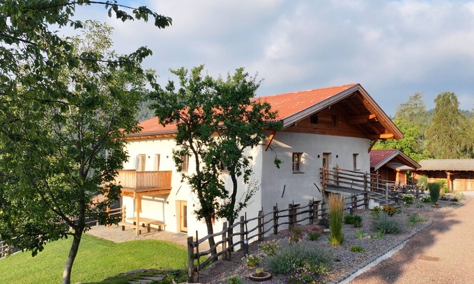 San Genesio Atesino Apartment | Holiday Apartment Egger an der Lahn - Nonno with Mountain View, Terrace and Wi-Fi