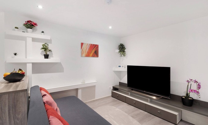 Otigheim Apartment | Holiday Apartment 'High-Quality Holiday Apartment Ötigheim' with Shared Garden, Wi-Fi and Air Conditioning