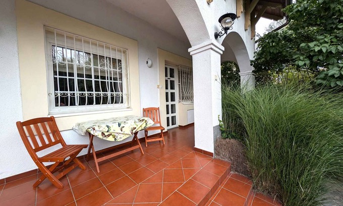 Kehidakustany Apartment | Holiday apartment with terrace and garden