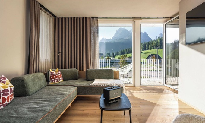 Sesto Apartment | Holiday Apartment in a Hotel 'Apartment Relax' with Mountain View, Shared Garden and Wi-Fi