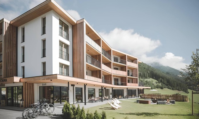 San Giacomo Apartment | Holiday Apartment "Stoana Apt 3-2" with Relaxing Wellness Area