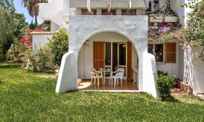 Cala d'Or Apartment | Holiday Apartment ‘La Mirada 1 Gavimarhotels’ with Wi-Fi, Balcony, Shared Garden & Pool; Parking Available