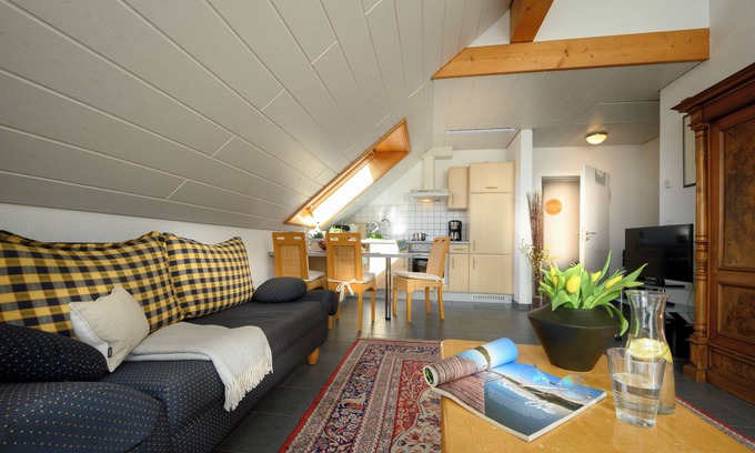 Schienen Apartment | Holiday Apartment "Mara" at Lake Constance with Wi-Fi, Terrace & Garden