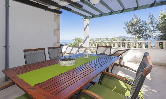 Maslinica Apartment | Holiday apartment Maslinica for 1 - 8 persons with 4 bedrooms - Holiday apartment in one or multi-fa